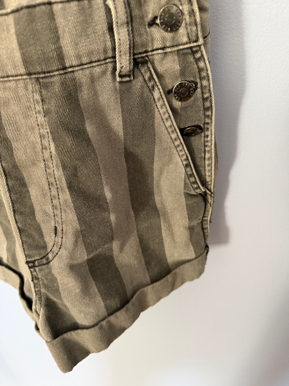 Urban Outfitters BDG Striped Denim Short Overalls Sz M Vintage Wash Shortalls - Picture 4 of 14